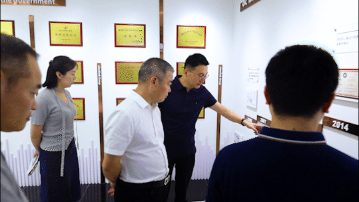 67189c1bcb330.gif e2e1e2fb9db4c1c5507b1ed37a8170fe.gif